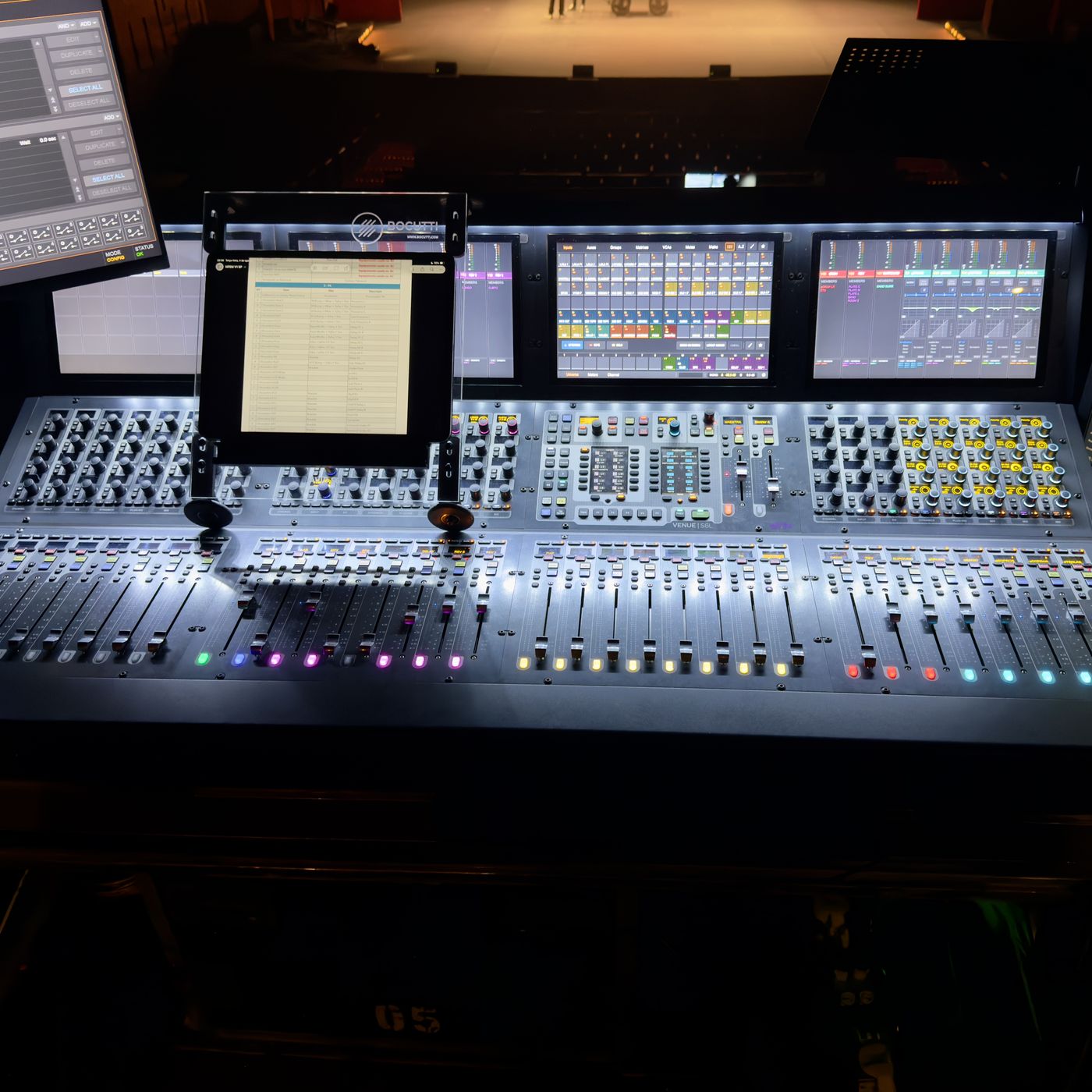 Script trolley Bocutti Audio no console Avid S6L com tela do GA Sound Designer