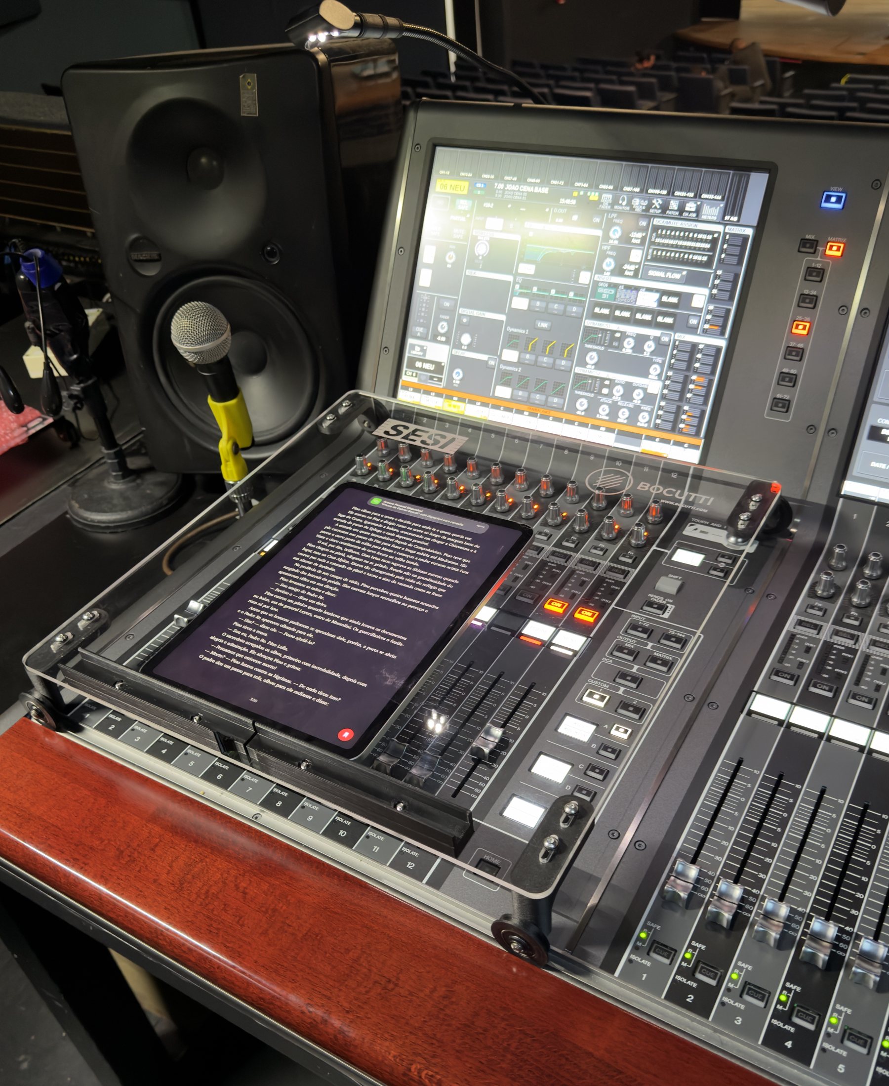 Script trolley Bocutti Audio no Yamaha Rivage PM10 com iPad exibindo roteiro